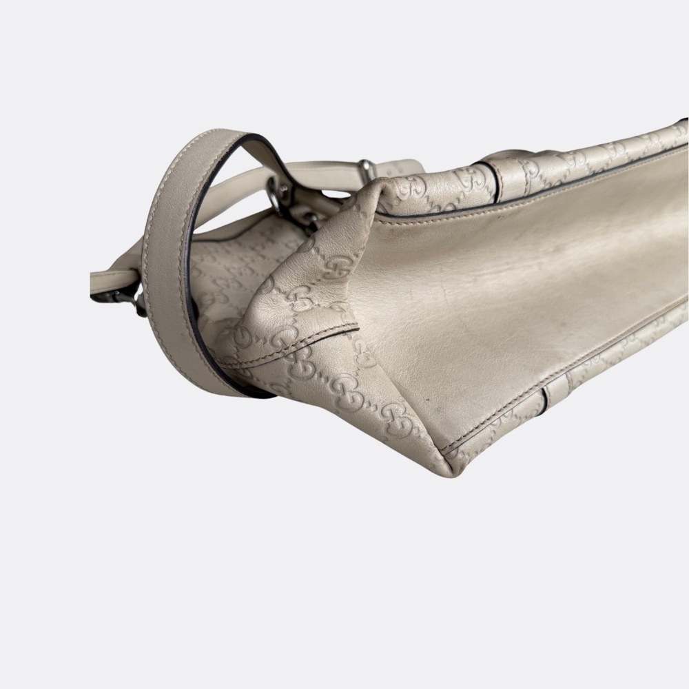 Gucci White Guccissima Leather GG Charm Convertible Bag – Good Conditi - Picture 4 of 15